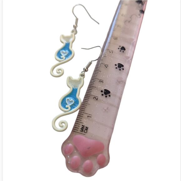 Kitty Cat Love Heart Earrings - Picture 6 of 9